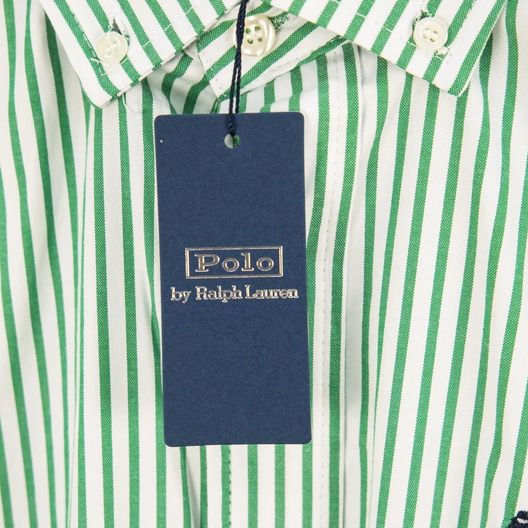 P290 zp version [Exclusive supply] Ralph Lauren/Ralph Lauren 2025SS new old-money style cotton poplin large and small striped long-sleeved casual shirt, 100% restored workmanship, embedded seams and clean edges, curved triangular bifurcation ✅100% cotton poplin, smooth feel, pre-car wash treatment, tighter yarn ✅Custom-dyed original pearlescent white bottom buttons, large and small partitions, vertical eyelets✅Special shaped chiffon foil included in the collar door tube Not easy to deform and pull ✅ RL three-color large and small vertical striped shirt. Extraordinary isometric. Cleverly matched stripes. Multiple wear to inspire self-expression. Relaxed layering to play with the look of the four seasons. Color: Red, Blue, Green Size: S M L XL Number: WW10964